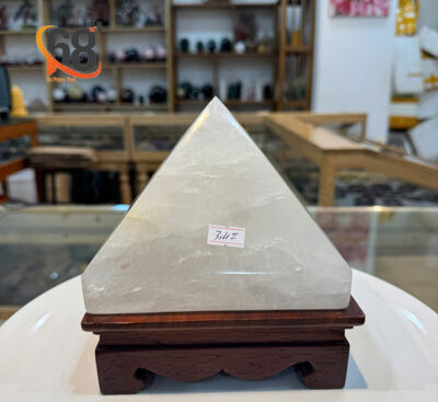 Kim Tự Tháp Đá Thạch Anh Trắng