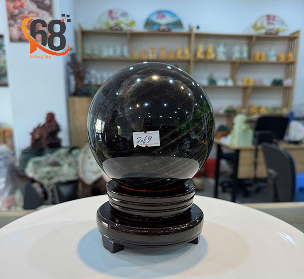 Ý nghĩa phong thủy quả cầu thạch anh đen 2.69kg