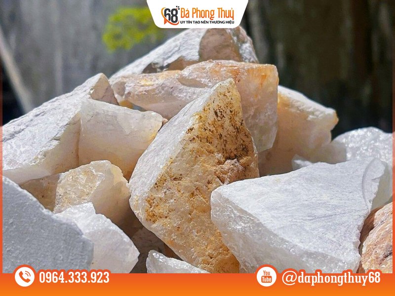 Tại sao nên rải đá thạch anh vụn ngoài sân vườn? - Lợi ích thẩm mỹ