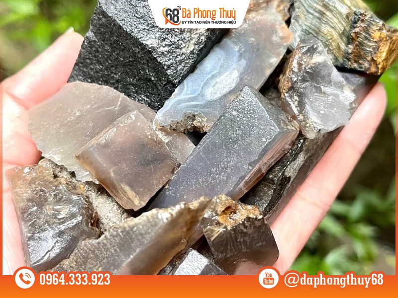 Cách rải đá thạch anh vụn trên bàn làm việc