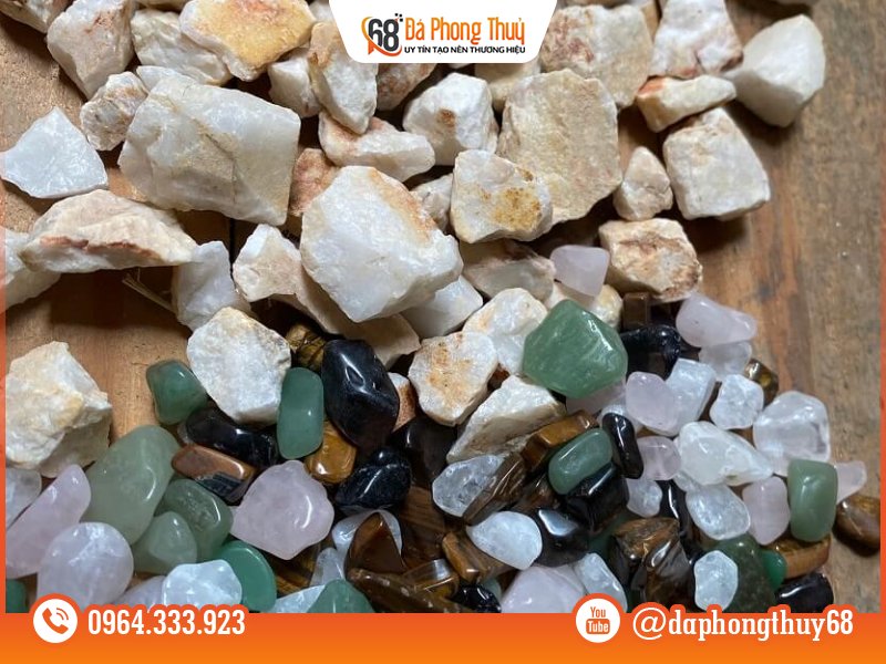 Đá thạch anh vụn bị bẩn và đổi màu là hiện tượng gì?