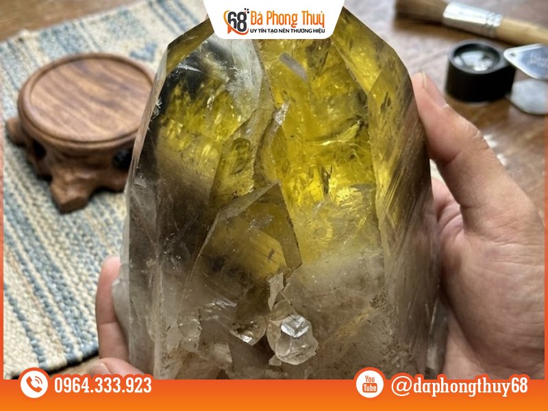 Vì sao nhiều người nghĩ đá thạch anh có điện? - Dẫn điện và tích điện khác nhau thế nào?