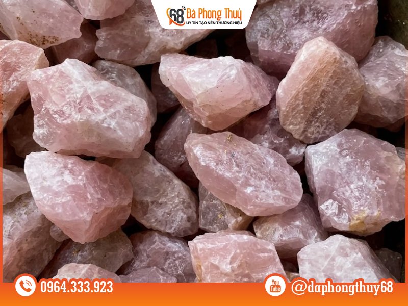 Ý nghĩa phong thủy của đá thạch anh vụn hồng - Cân bằng cảm xúc và tinh thần