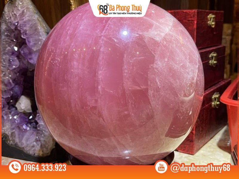 Ý nghĩa phong thủy của quả cầu thạch anh hồng - Cân bằng cảm xúc