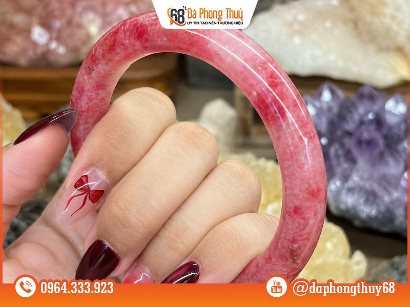 Top 15 vòng đá phong thủy được ưa chuộng - 15. Vòng đá đào hoa Top 15 vòng đá phong thủy được ưa chuộng - 15. Vòng đá đào hoa
