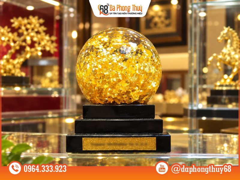 Top 12 quà tặng tân gia phong thủy 2027 - 6. Quả cầu thạch anh phong thủy